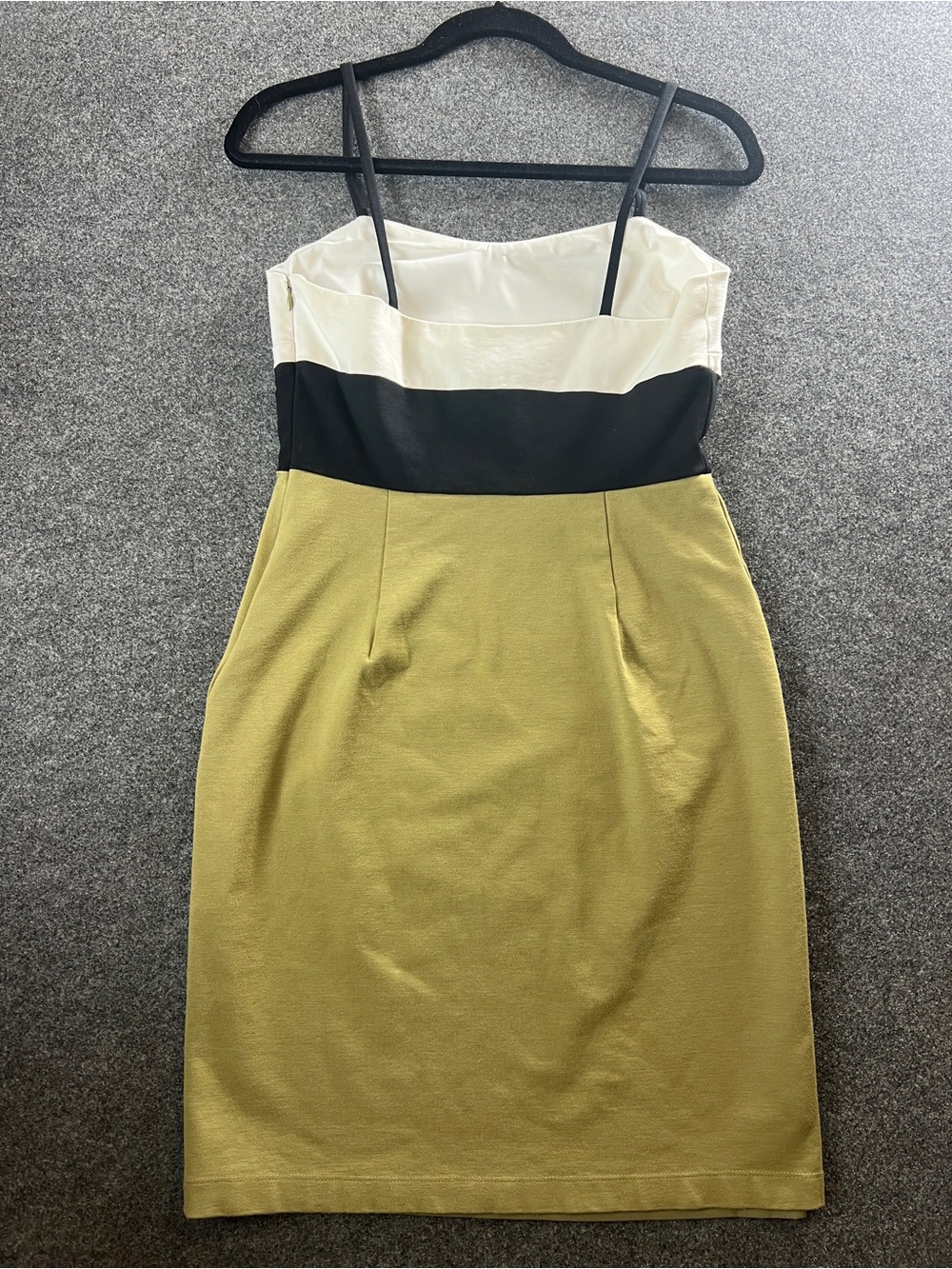 Banana Republic Colorblock Ponte Sheath Dress  Olive Green Black White Size 8 - Picture 3 of 10